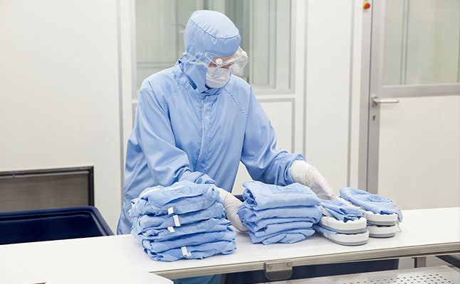 การใช้เทคโนโลยี RFID ในระบบการจัดการแบบวงปิดของเสื้อผ้าที่สะอาดในโรงงาน