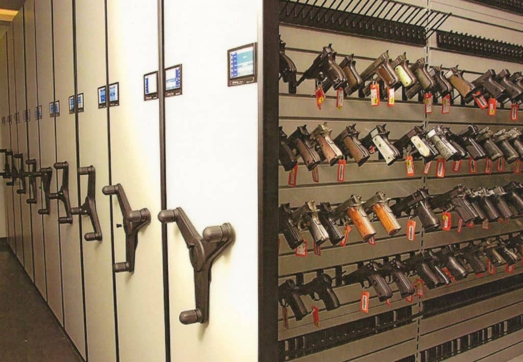 การปรับปรุงความปลอดภัยอาวุธด้วย RFID: ตู้อัจฉริยะ เสาอากาศ UHF และการติดตามแบบเรียลไทม์